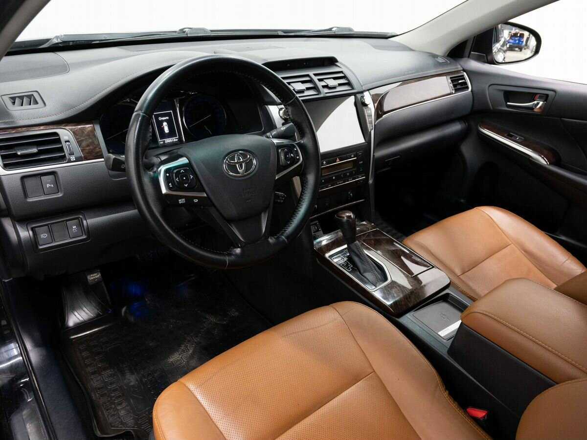 Toyota Camry с пробегом — 2017 год. Фото: #8