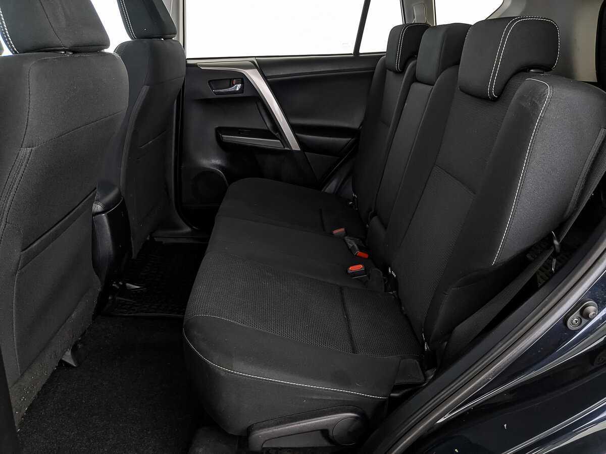 Toyota RAV4 с пробегом — 2017 год. Фото: #16