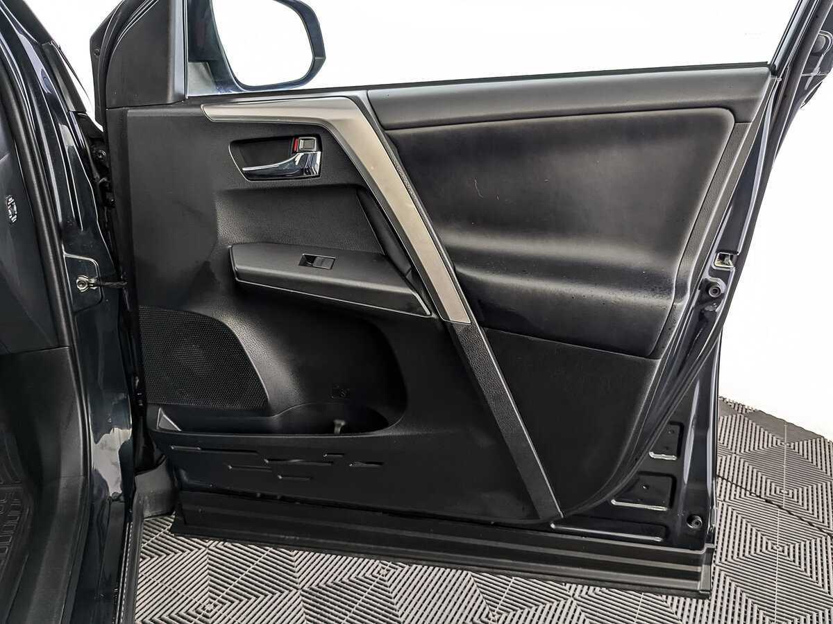 Toyota RAV4 с пробегом — 2017 год. Фото: #22