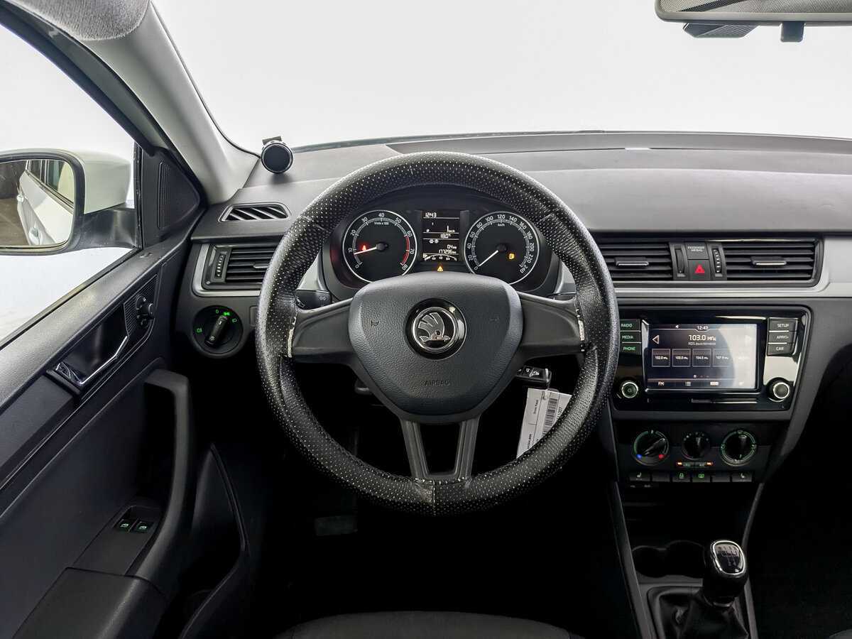 Skoda Rapid с пробегом — 2017 год. Фото: #18