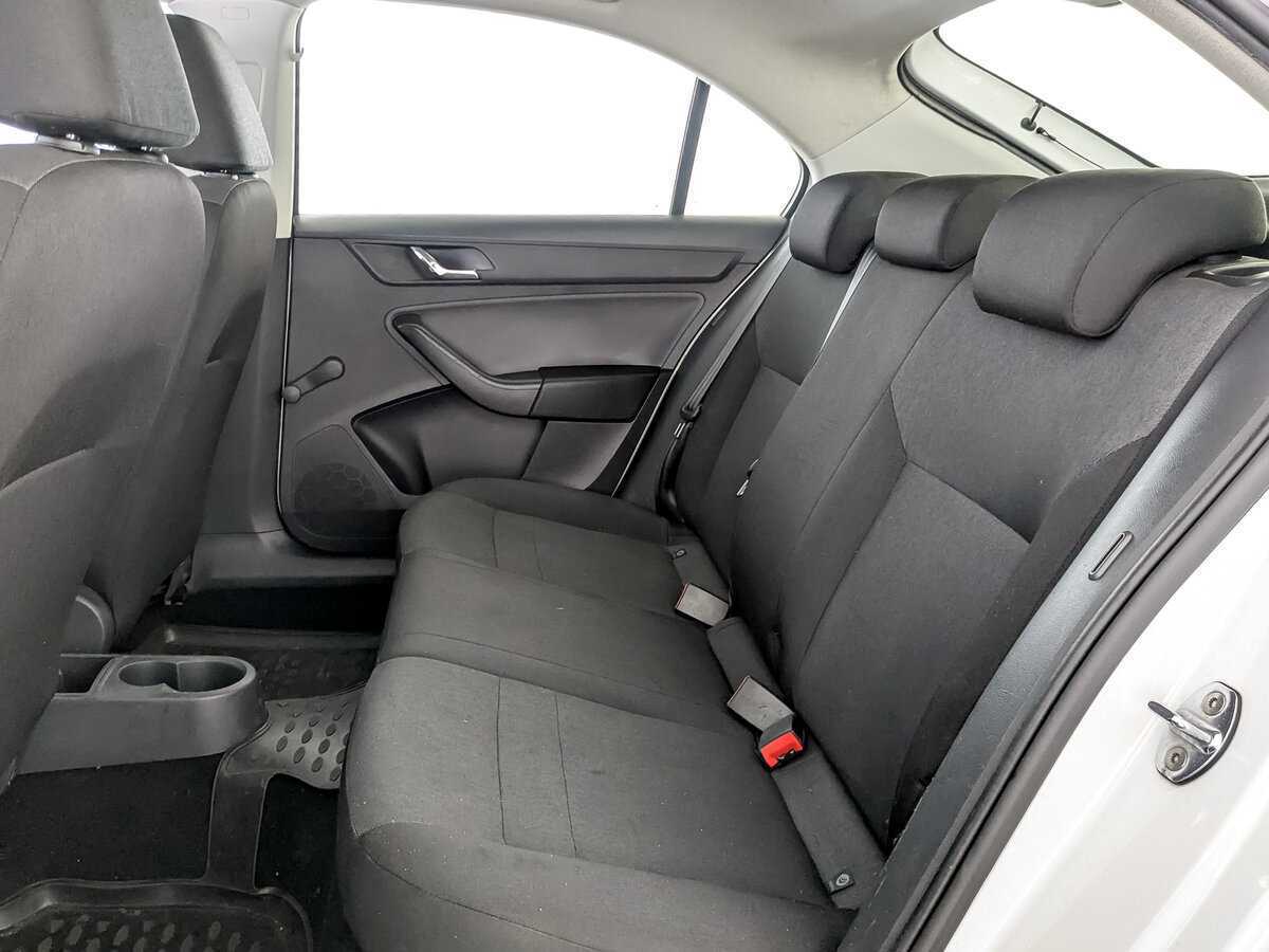 Skoda Rapid с пробегом — 2017 год. Фото: #11