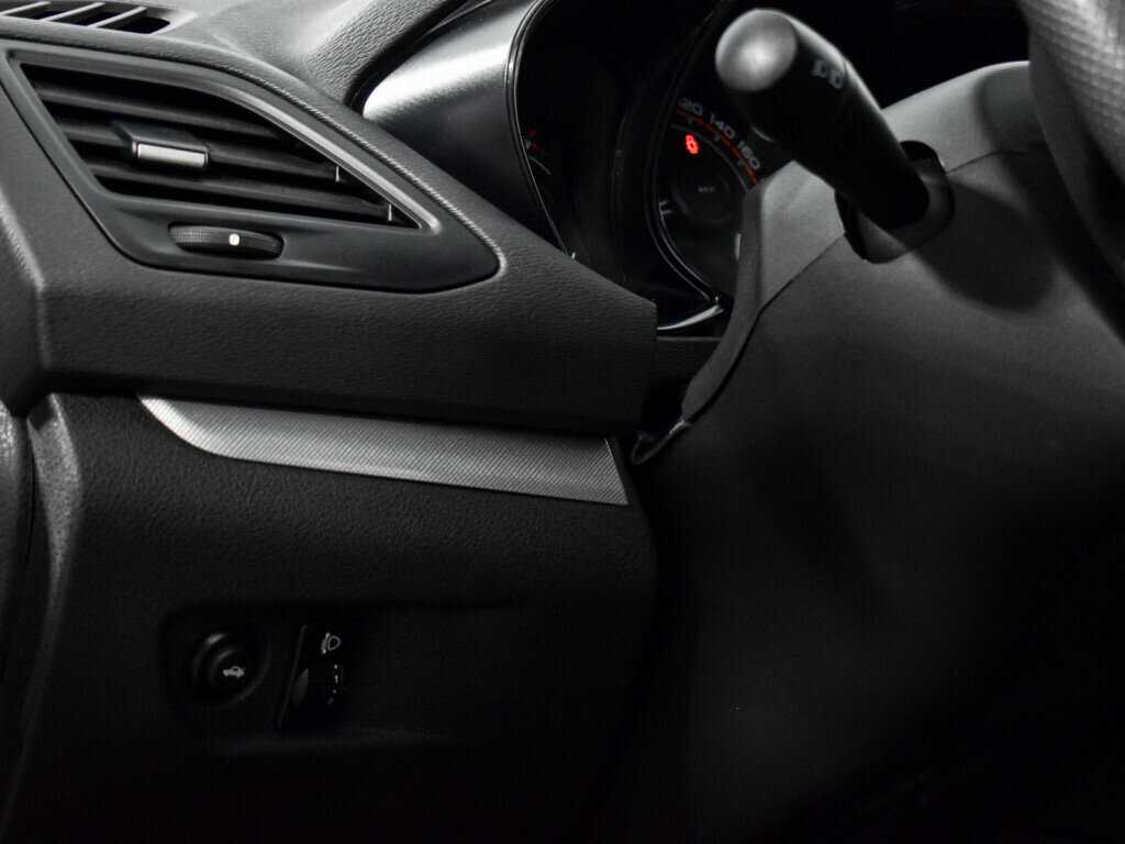 Lada (ВАЗ) Vesta с пробегом — 2017 год. Фото: #9