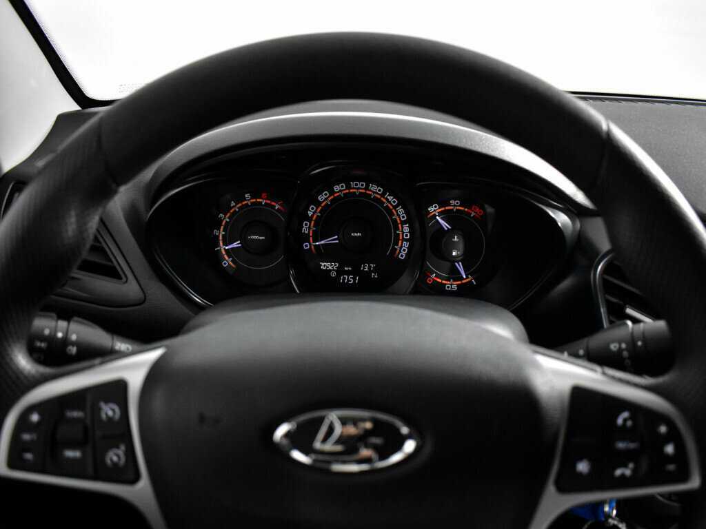 Lada (ВАЗ) Vesta с пробегом — 2017 год. Фото: #19