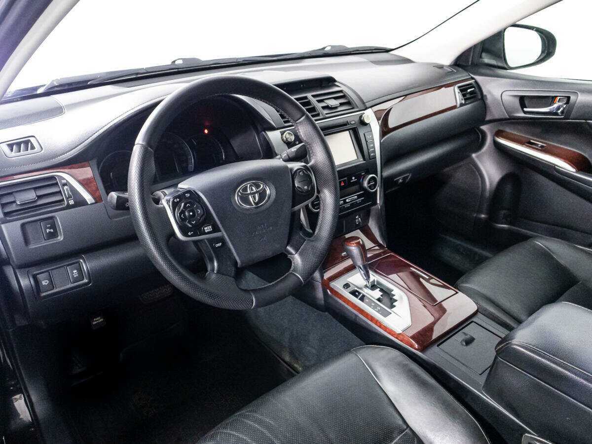 Toyota Camry с пробегом — 2013 год. Фото: #10