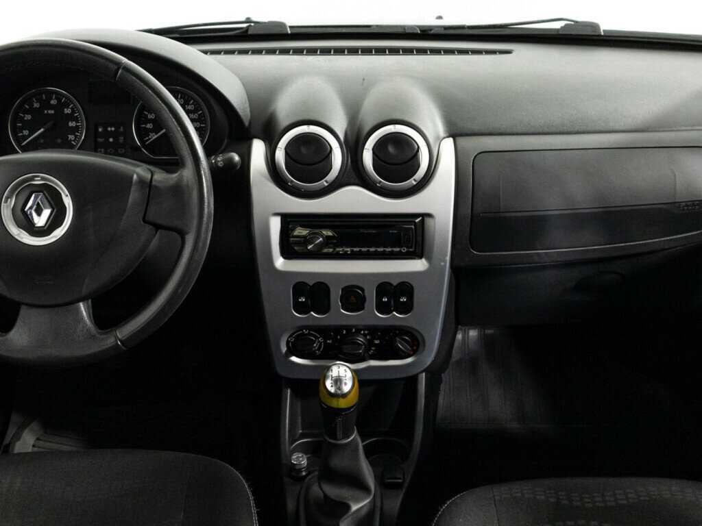 Renault Sandero с пробегом — 2013 год. Фото: #13