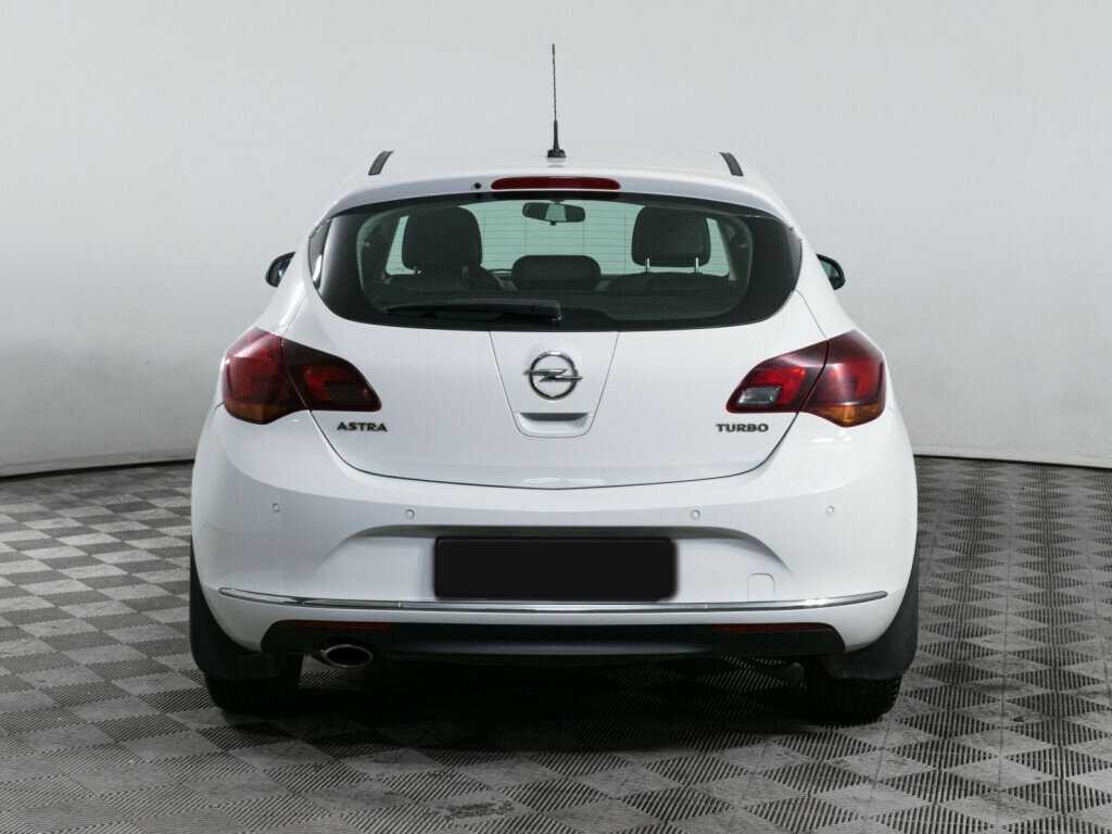 Opel Astra с пробегом — 2013 год. Фото: #4
