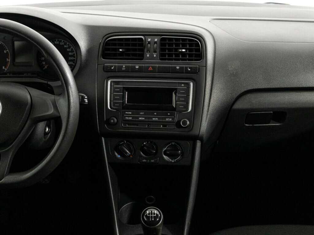 Volkswagen Polo с пробегом — 2016 год. Фото: #13