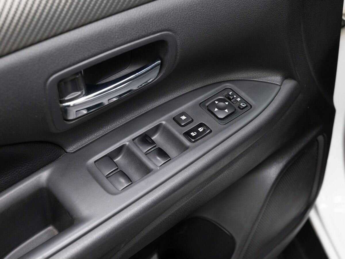 Mitsubishi Outlander с пробегом — 2012 год. Фото: #17