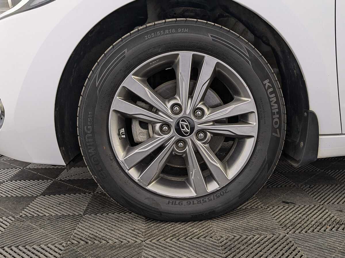 Hyundai Elantra с пробегом — 2018 год. Фото: #11