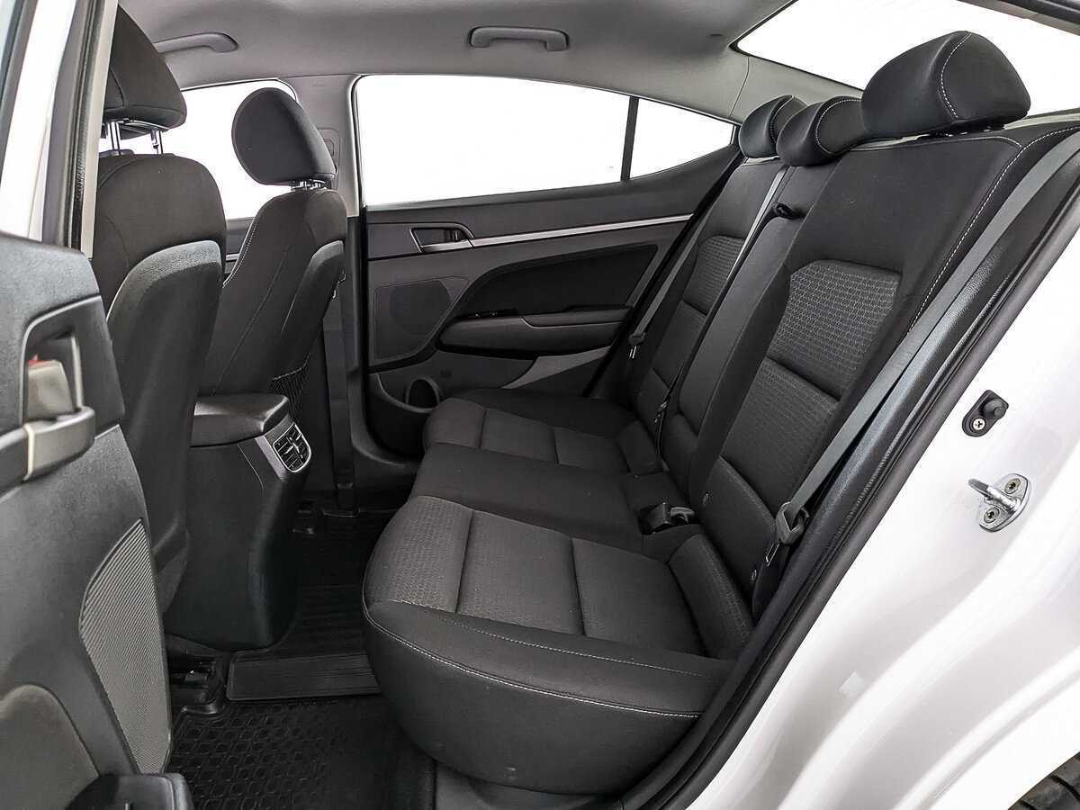 Hyundai Elantra с пробегом — 2018 год. Фото: #16