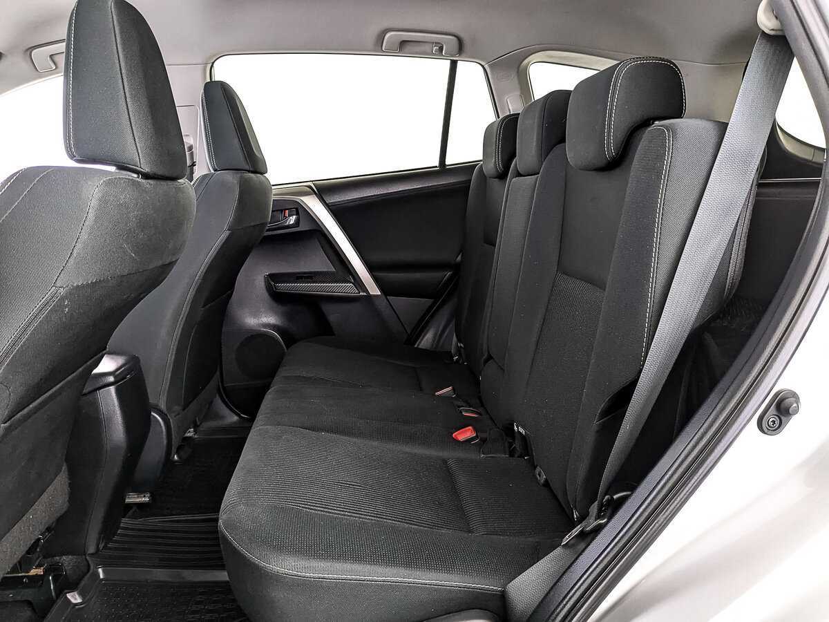 Toyota RAV4 с пробегом — 2013 год. Фото: #17