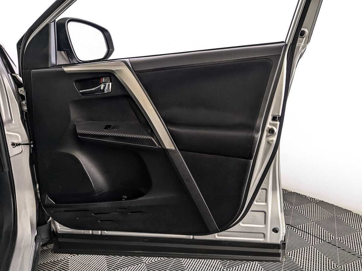 Toyota RAV4 с пробегом — 2013 год. Фото: #23