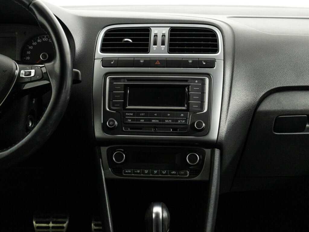 Volkswagen Polo с пробегом — 2016 год. Фото: #13