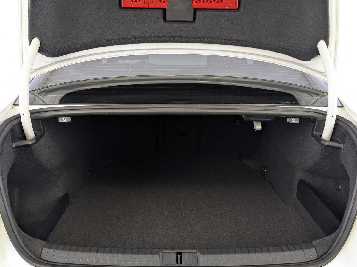 Volkswagen Passat с пробегом — 2019 год. Фото: #9