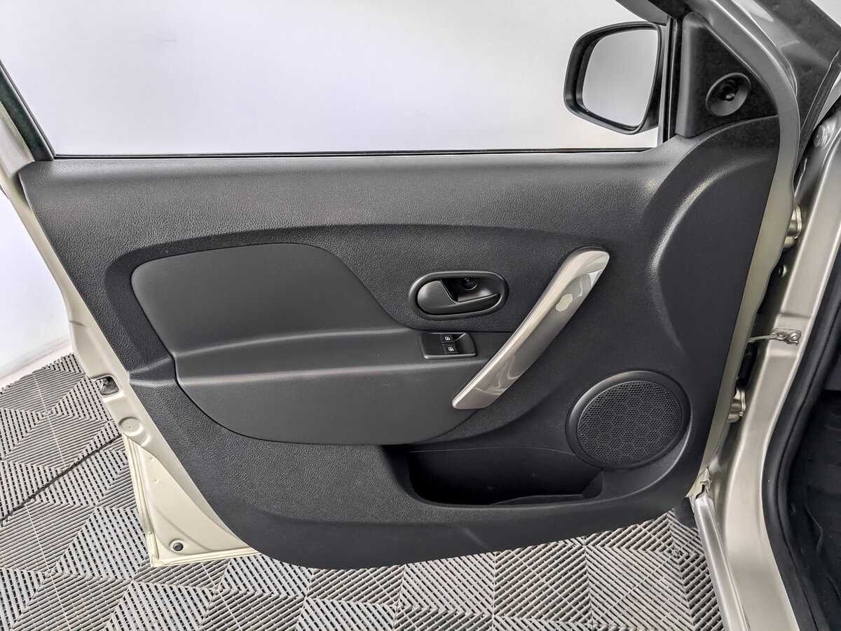 Renault Sandero с пробегом — 2018 год. Фото: #18