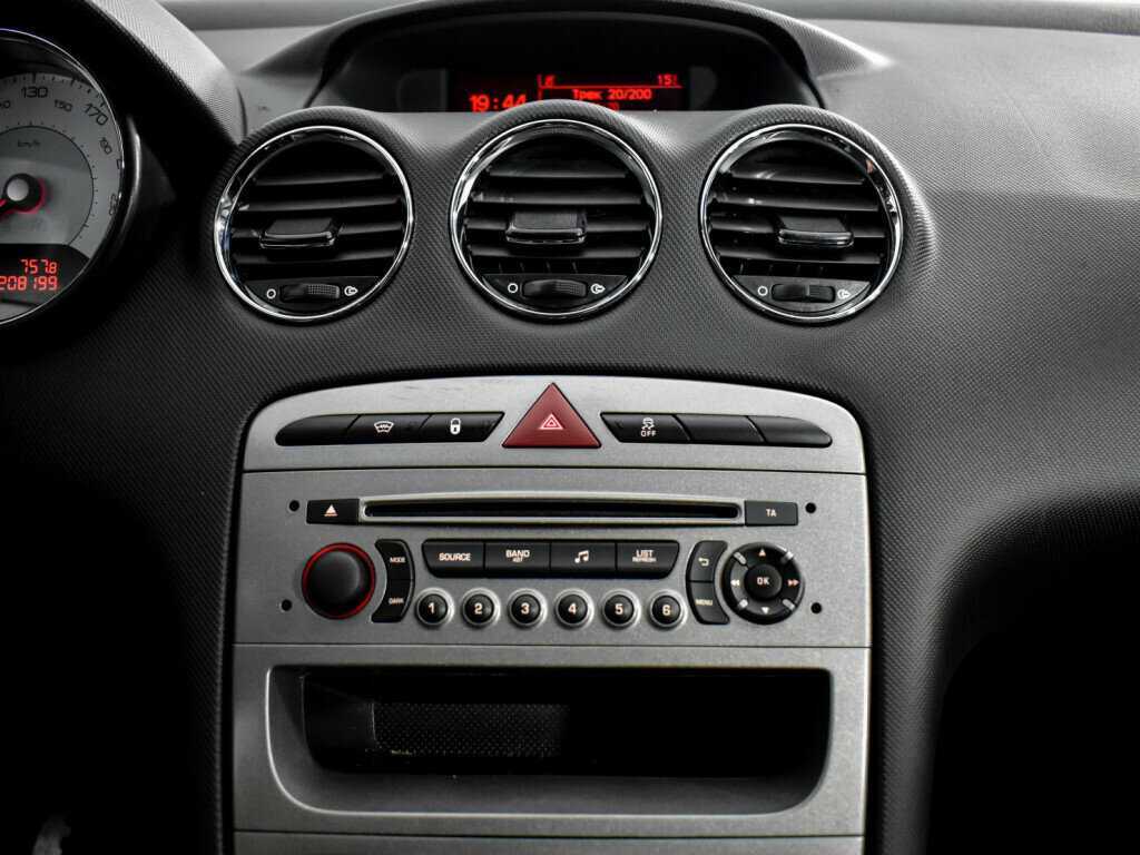 Peugeot 408 с пробегом — 2016 год. Фото: #13