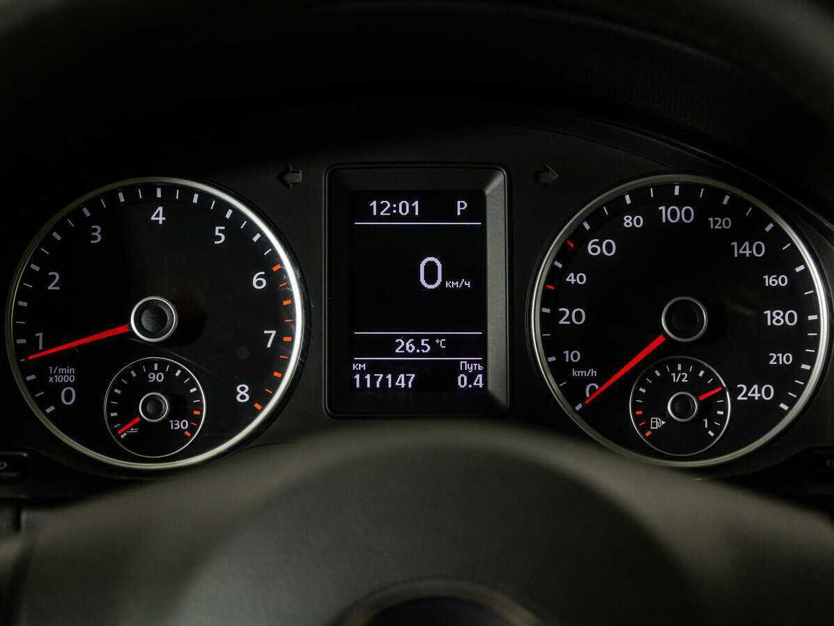 Volkswagen Tiguan с пробегом — 2015 год. Фото: #9