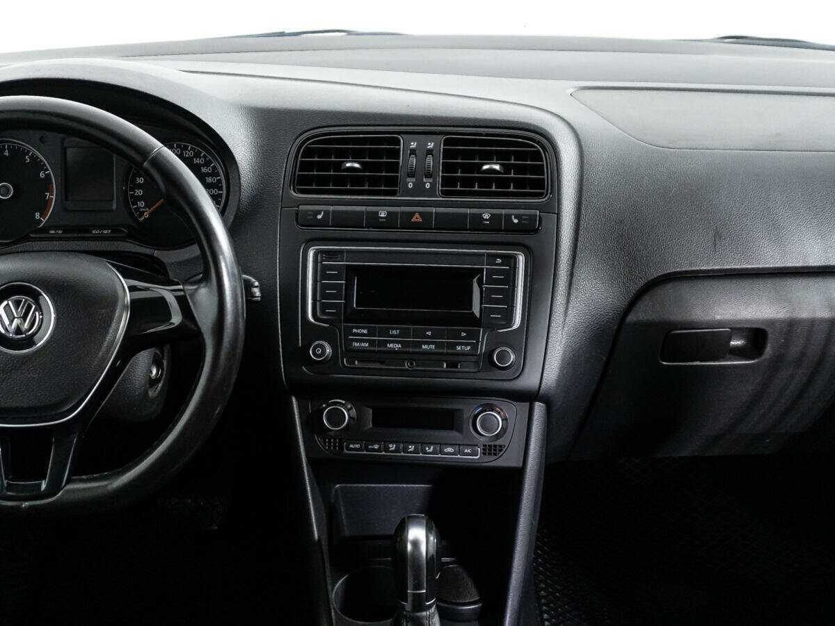 Volkswagen Polo с пробегом — 2017 год. Фото: #13