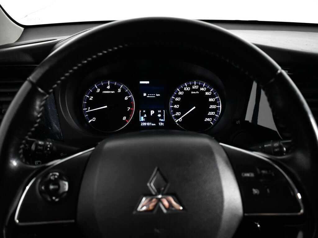 Mitsubishi Outlander с пробегом — 2019 год. Фото: #10