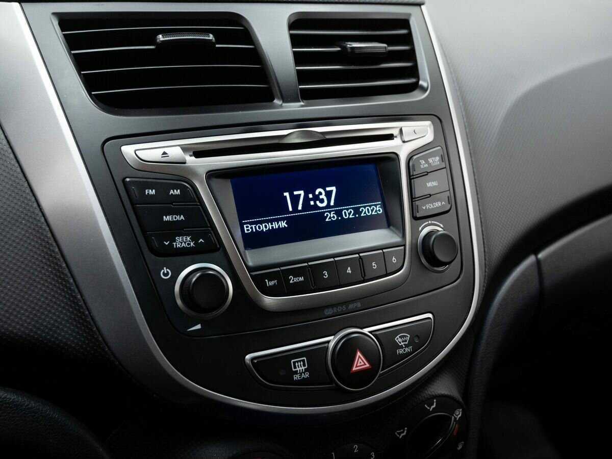 Hyundai Solaris с пробегом — 2016 год. Фото: #19