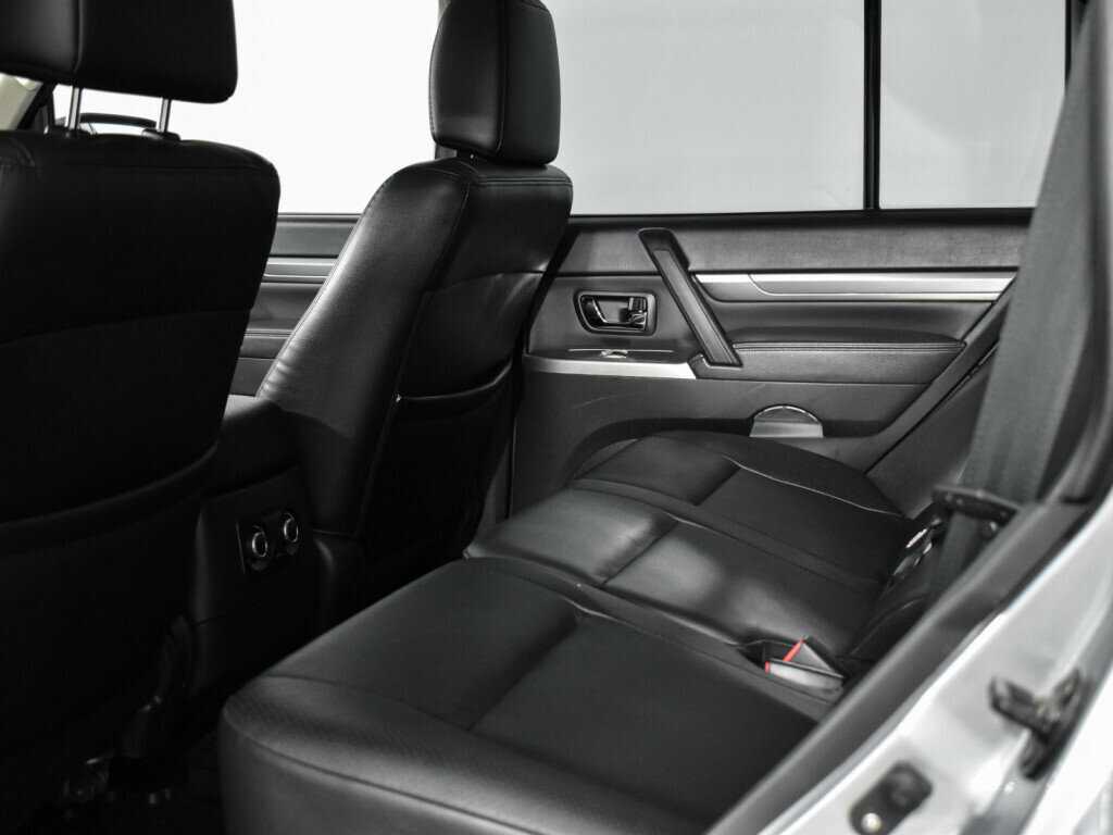 Mitsubishi Pajero с пробегом — 2013 год. Фото: #12