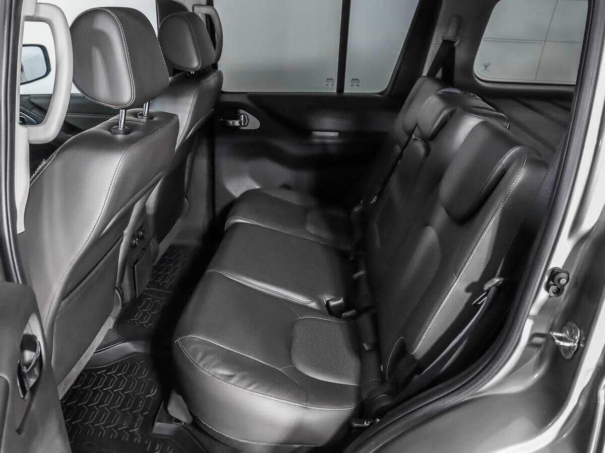 Nissan Pathfinder с пробегом — 2012 год. Фото: #11