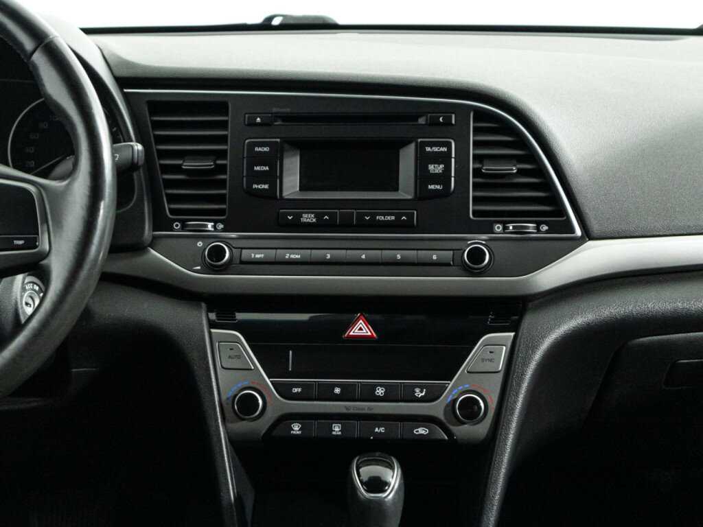 Hyundai Elantra с пробегом — 2017 год. Фото: #13
