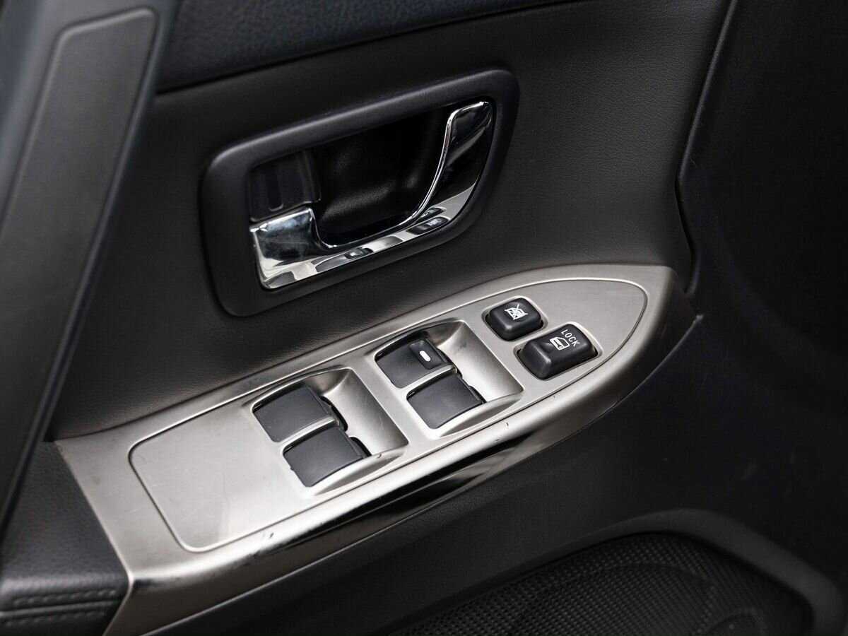 Mitsubishi Pajero с пробегом — 2013 год. Фото: #18