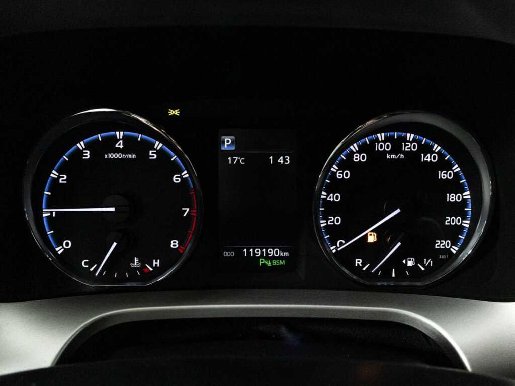 Toyota RAV4 с пробегом — 2017 год. Фото: #11