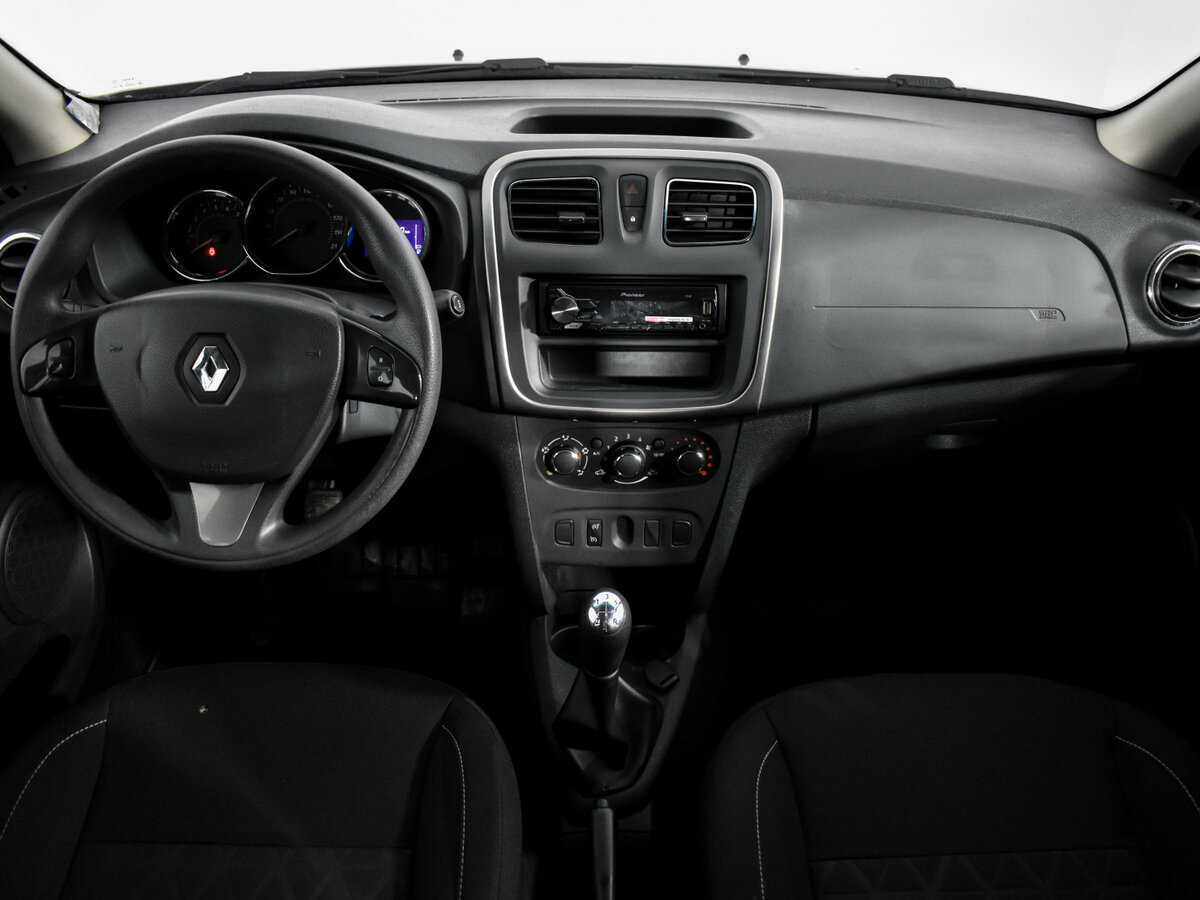 Renault Sandero с пробегом — 2017 год. Фото: #12