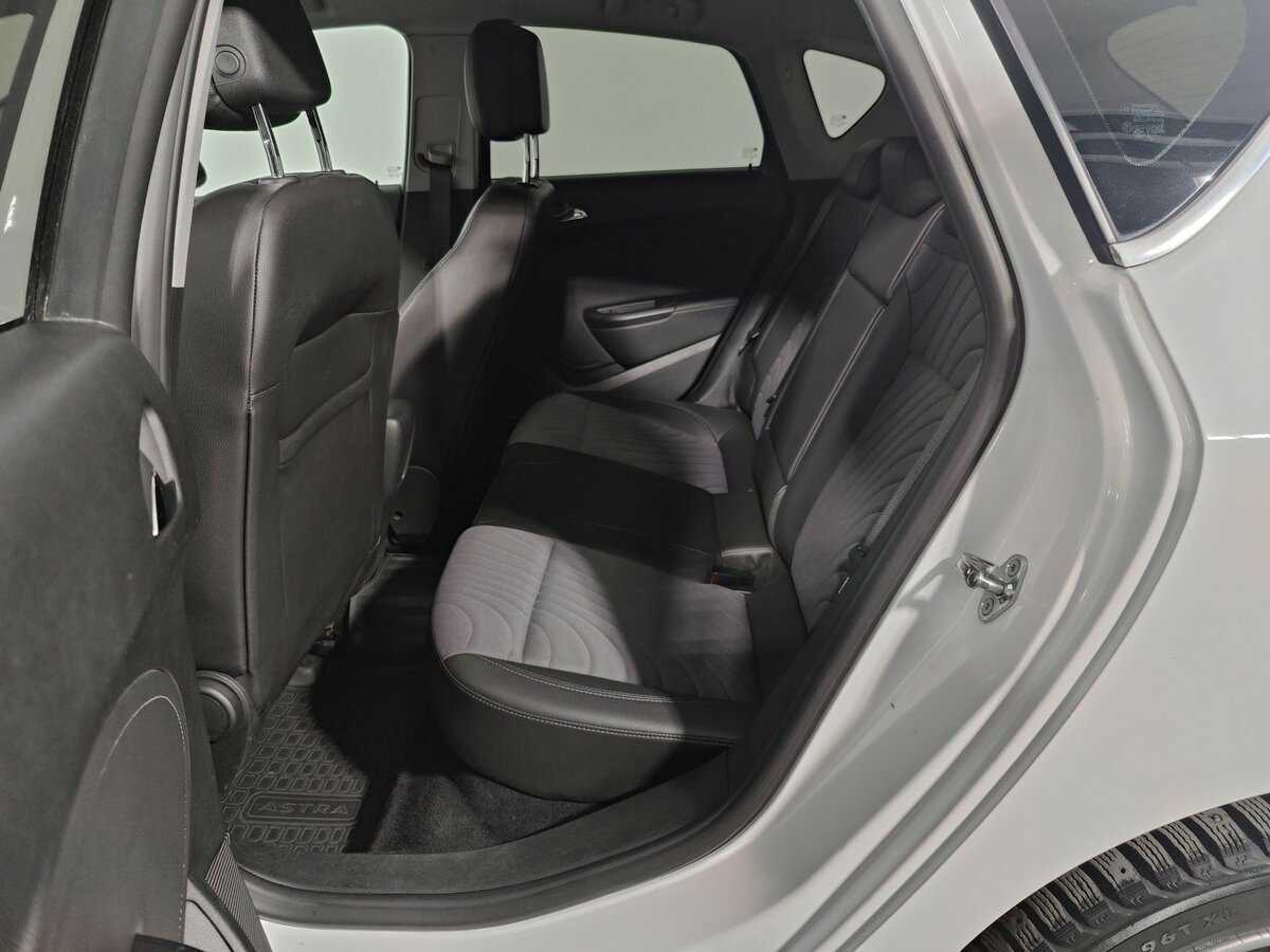 Opel Astra с пробегом — 2014 год. Фото: #12