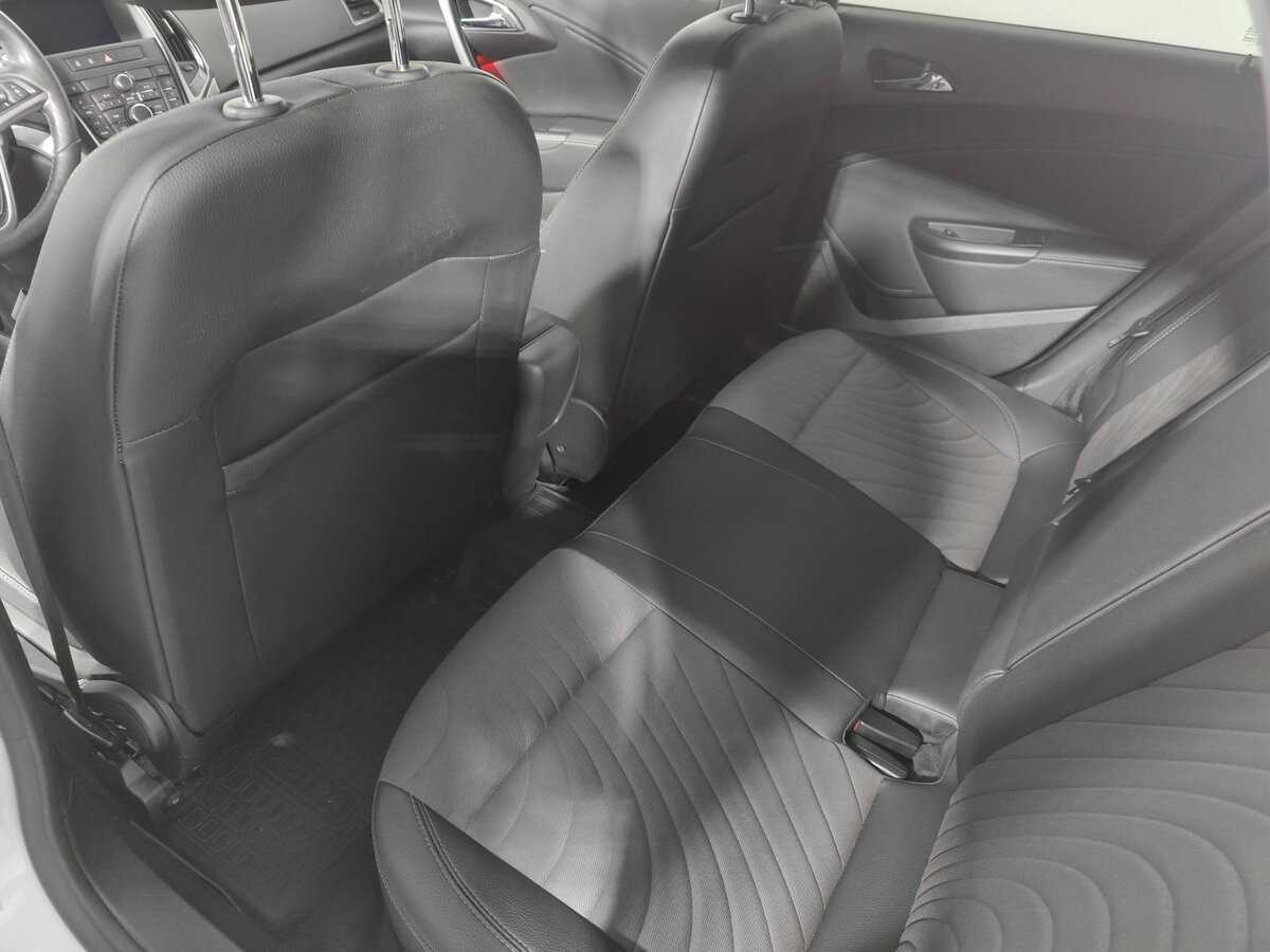 Opel Astra с пробегом — 2014 год. Фото: #13