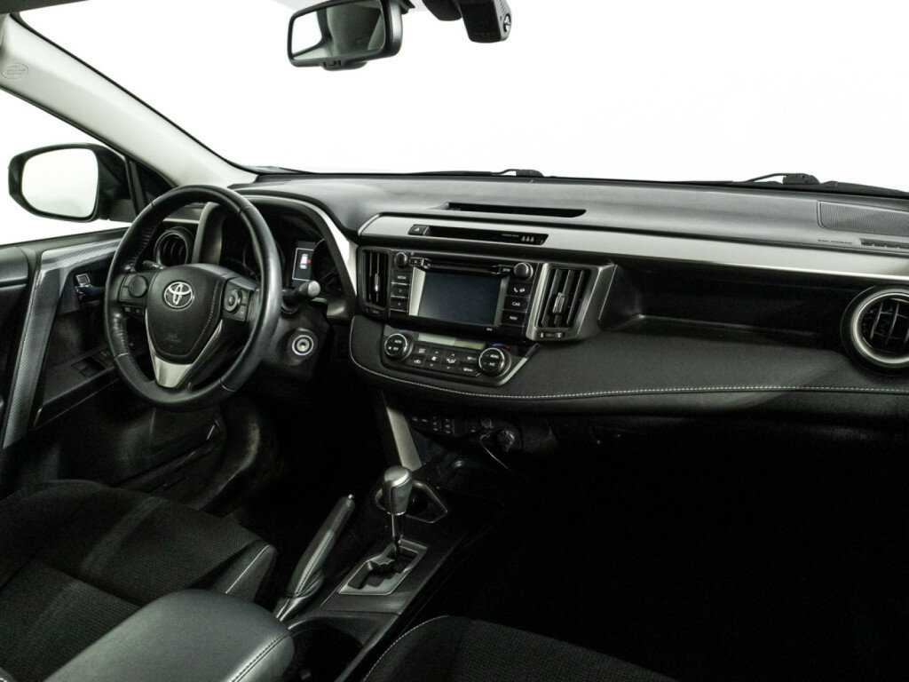 Toyota RAV4 с пробегом — 2015 год. Фото: #8
