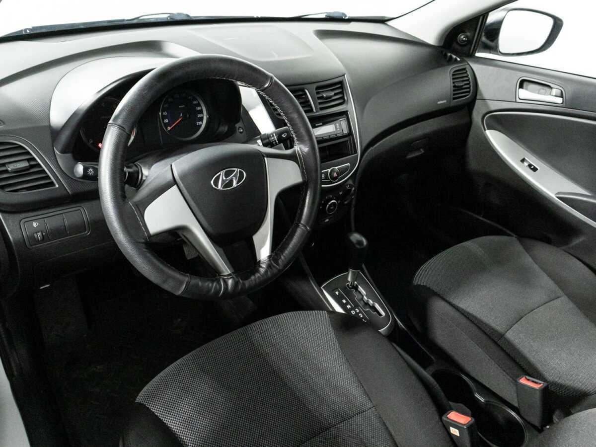 Hyundai Solaris с пробегом — 2014 год. Фото: #10