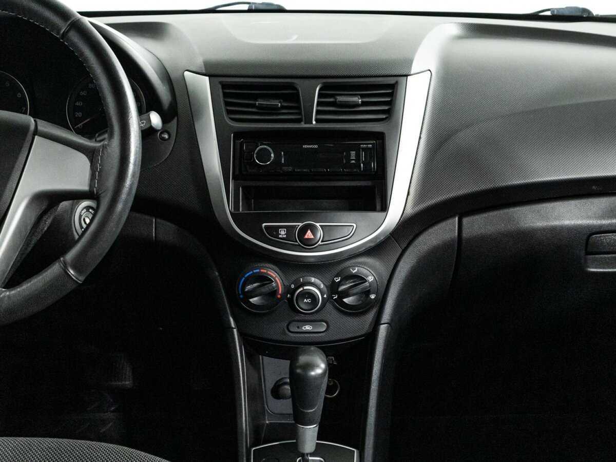 Hyundai Solaris с пробегом — 2014 год. Фото: #13