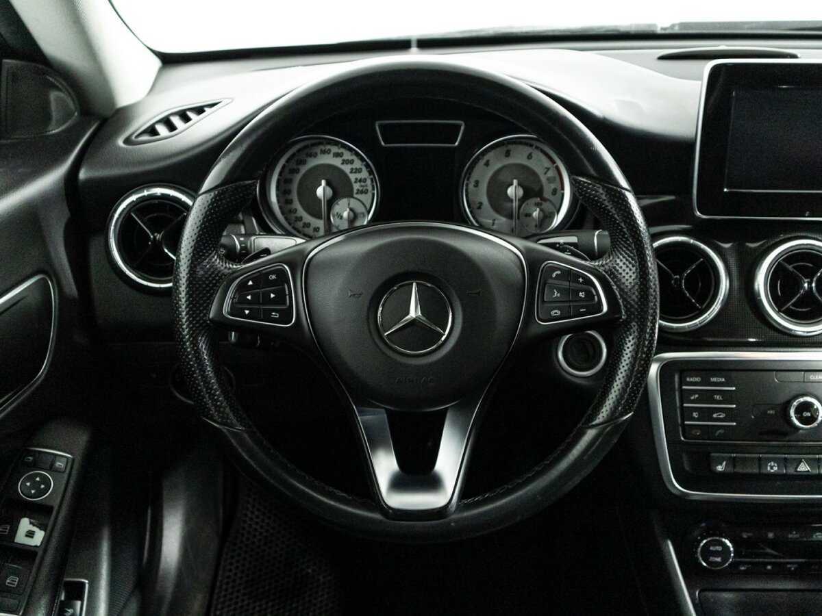 Mercedes-Benz CLA с пробегом — 2015 год. Фото: #17