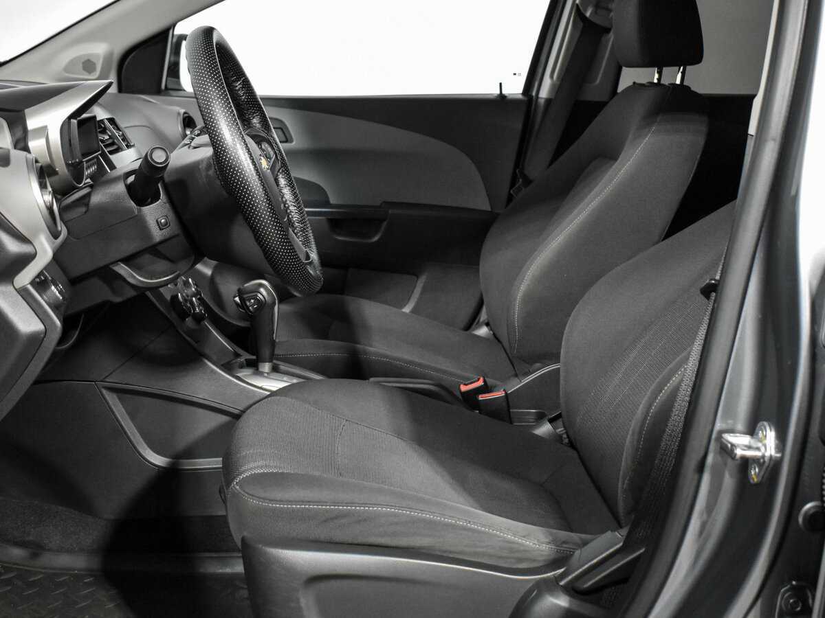 Chevrolet Aveo с пробегом — 2014 год. Фото: #10