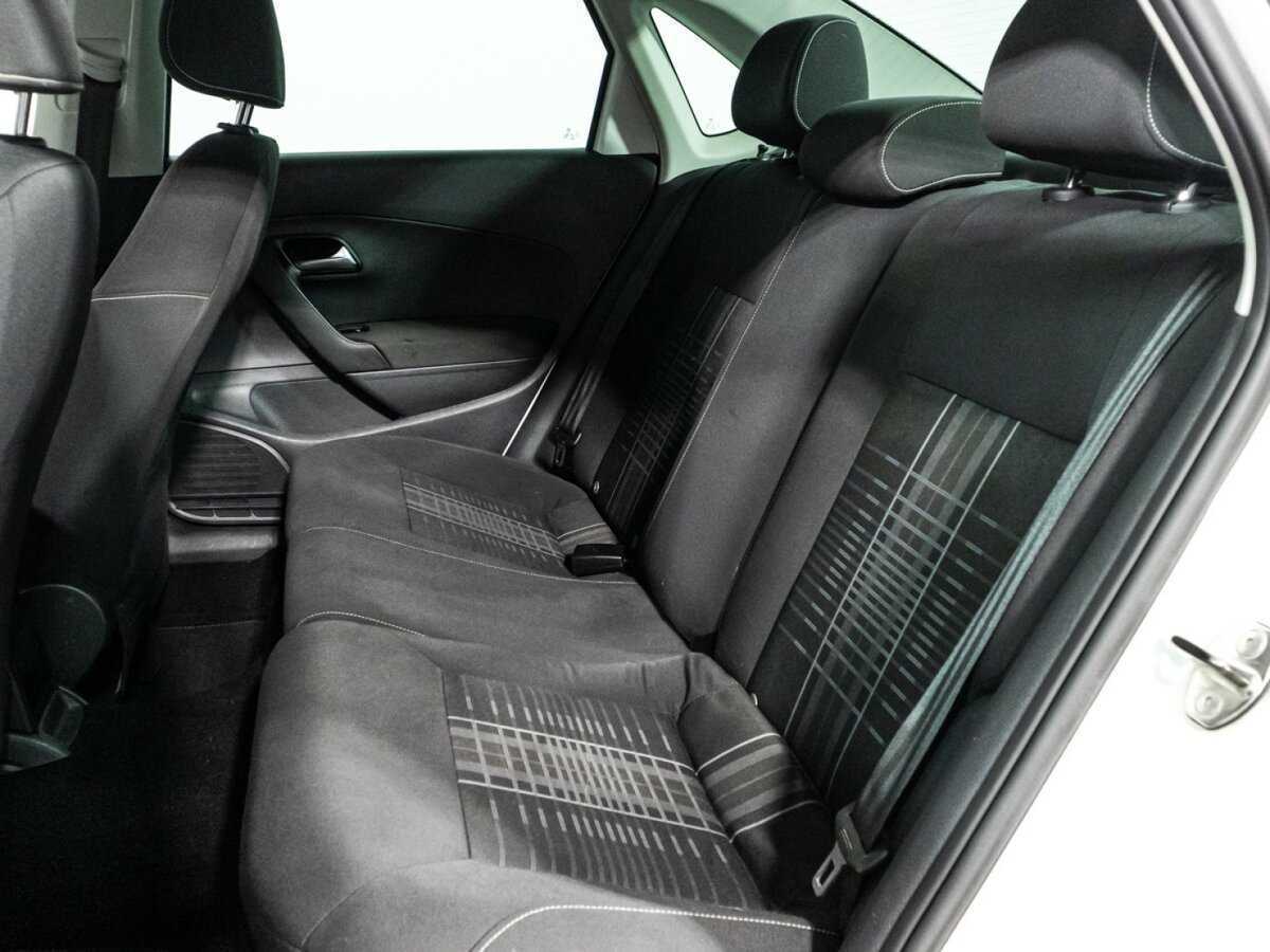 Volkswagen Polo с пробегом — 2015 год. Фото: #9