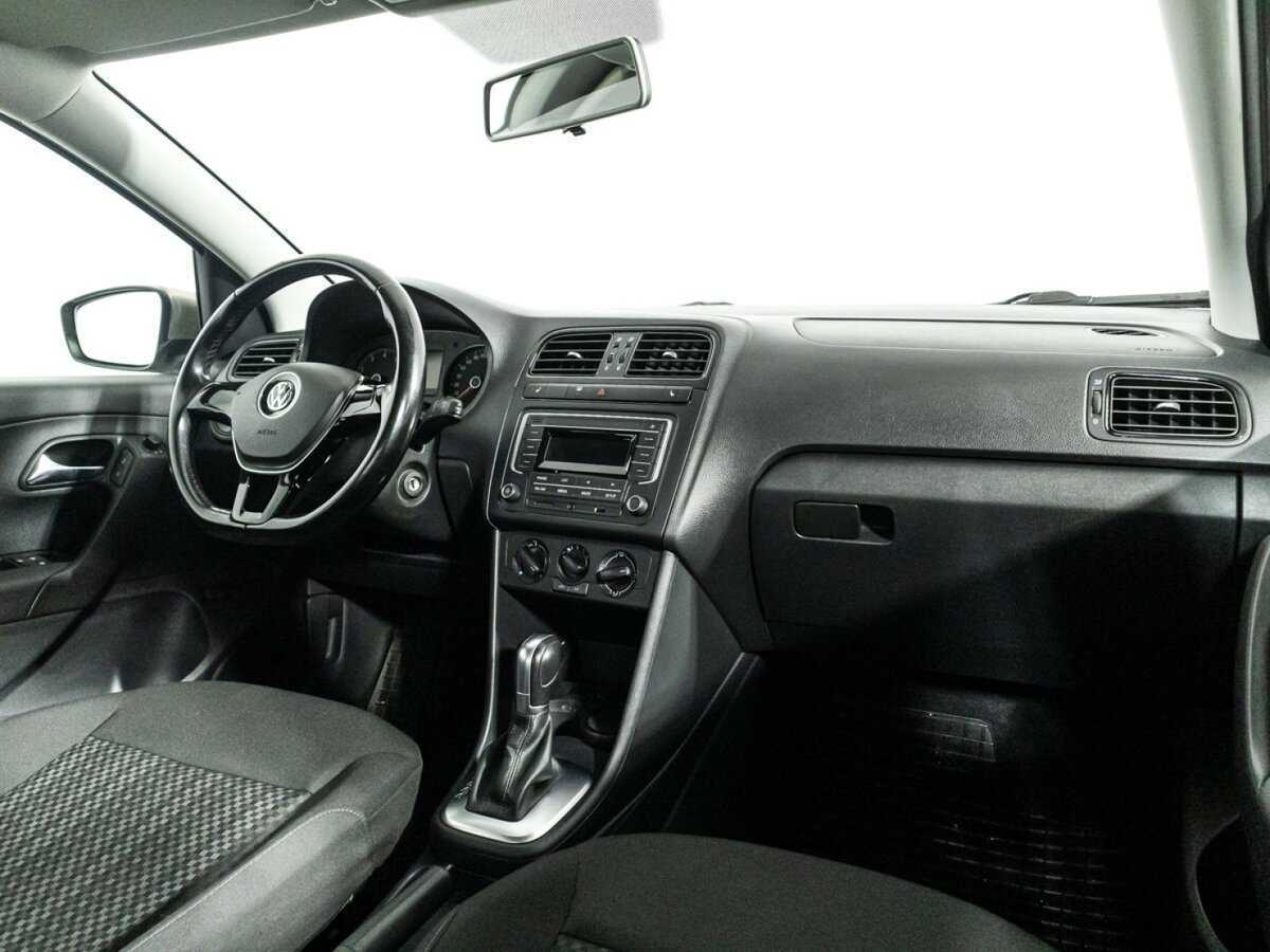 Volkswagen Polo с пробегом — 2017 год. Фото: #8