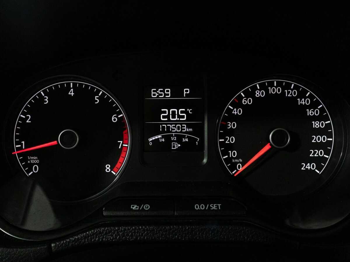 Volkswagen Polo с пробегом — 2017 год. Фото: #11