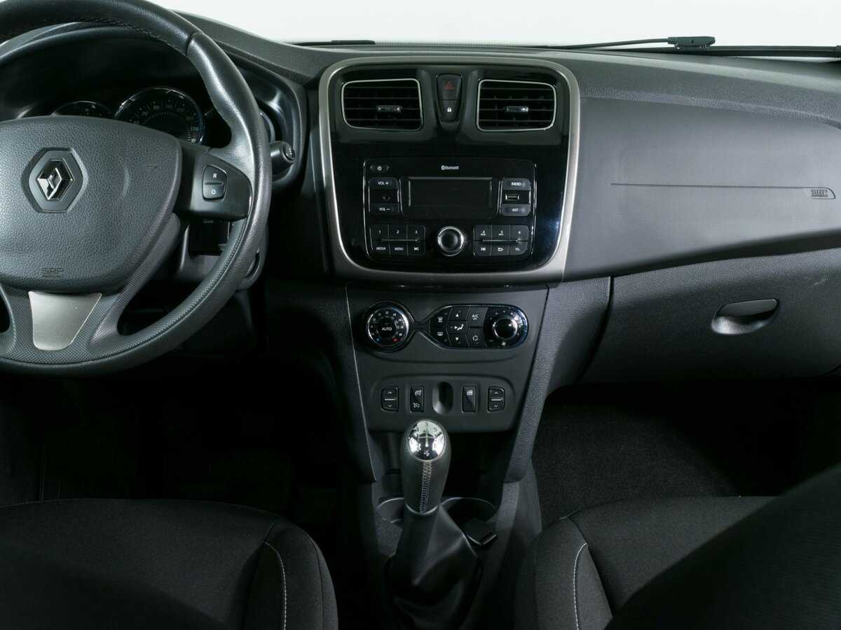 Renault Sandero с пробегом — 2017 год. Фото: #8