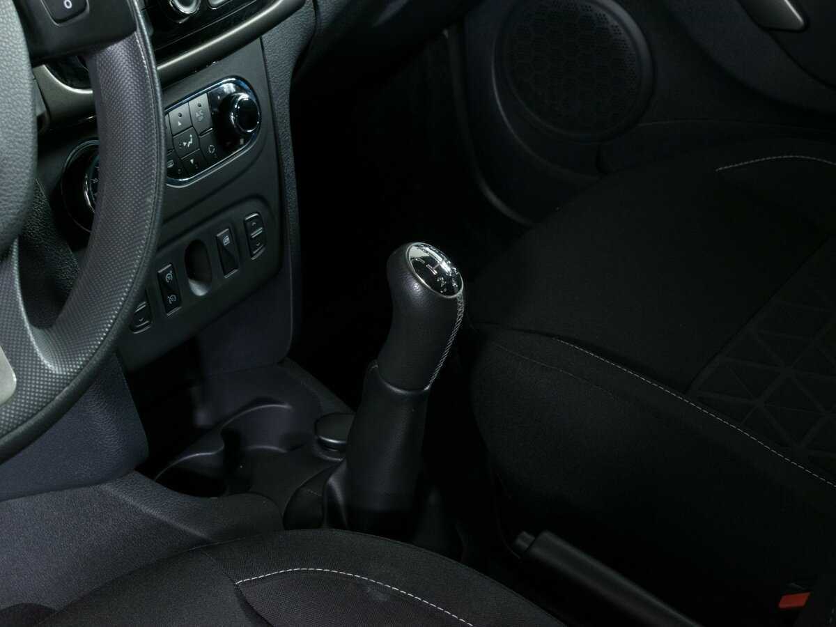 Renault Sandero с пробегом — 2017 год. Фото: #12