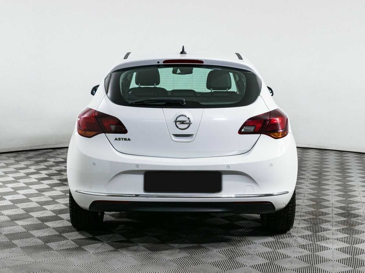 Opel Astra с пробегом — 2012 год. Фото: #4