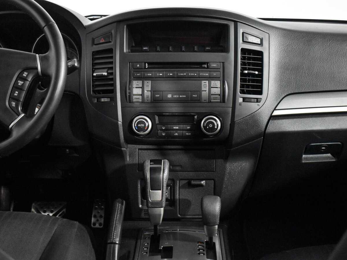 Mitsubishi Pajero с пробегом — 2013 год. Фото: #11