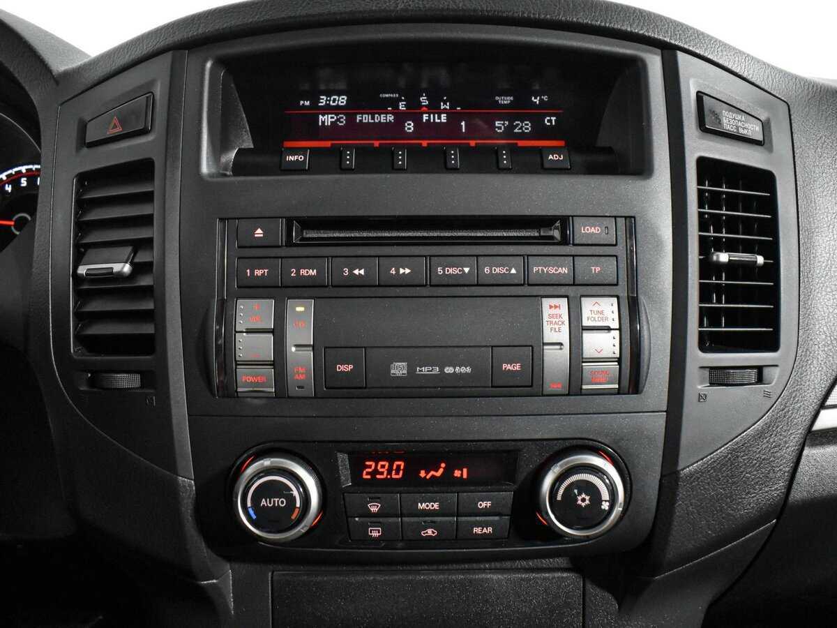 Mitsubishi Pajero с пробегом — 2013 год. Фото: #13