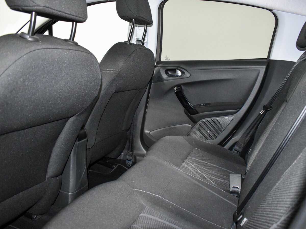 Peugeot 208 с пробегом — 2014 год. Фото: #11