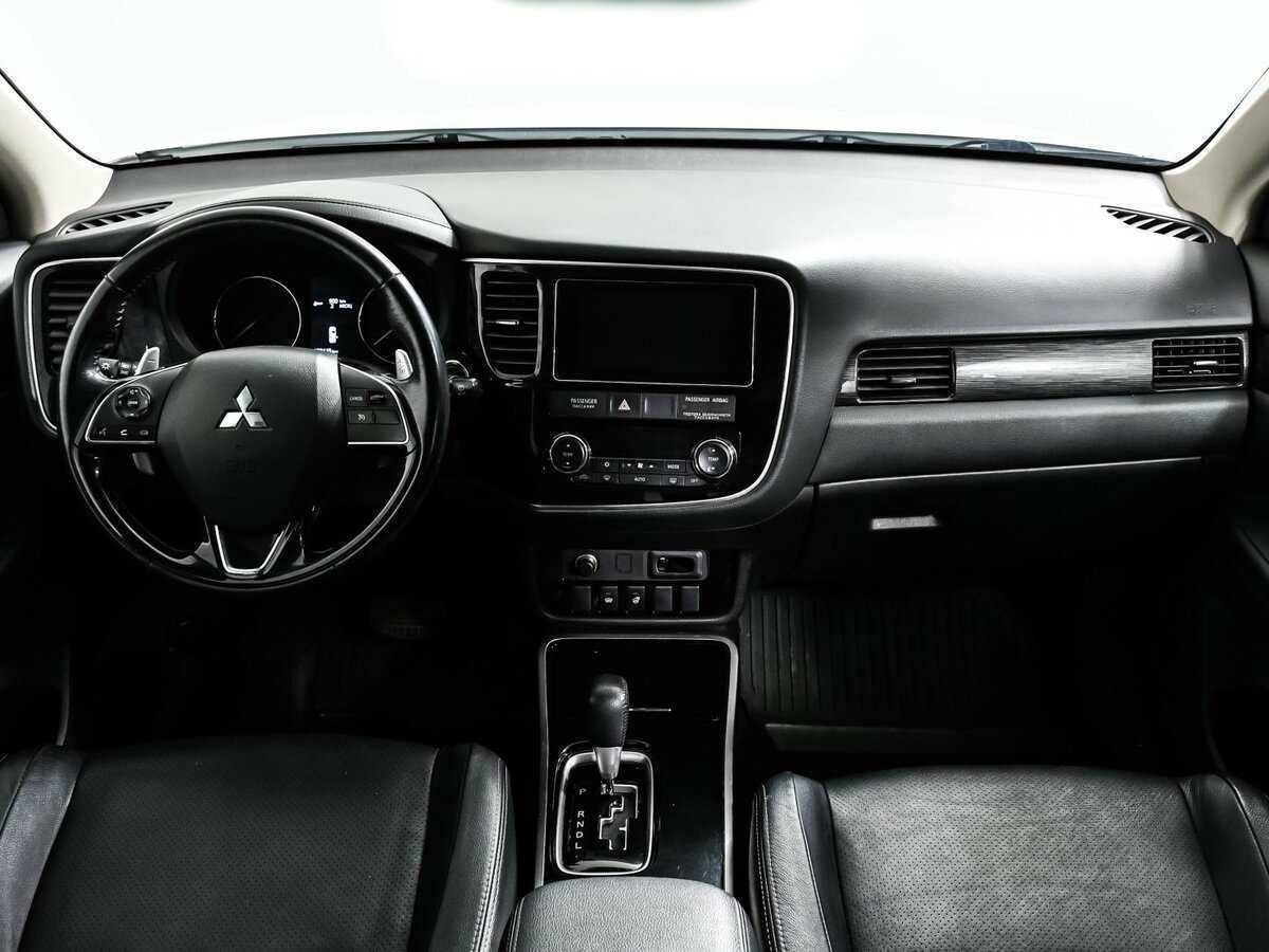 Mitsubishi Outlander с пробегом — 2017 год. Фото: #10