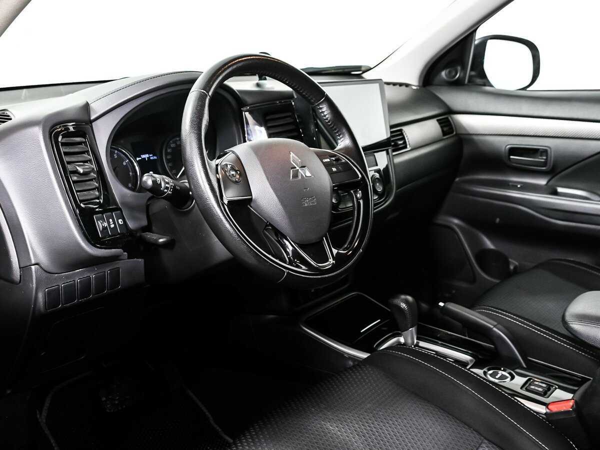 Mitsubishi Outlander с пробегом — 2018 год. Фото: #11