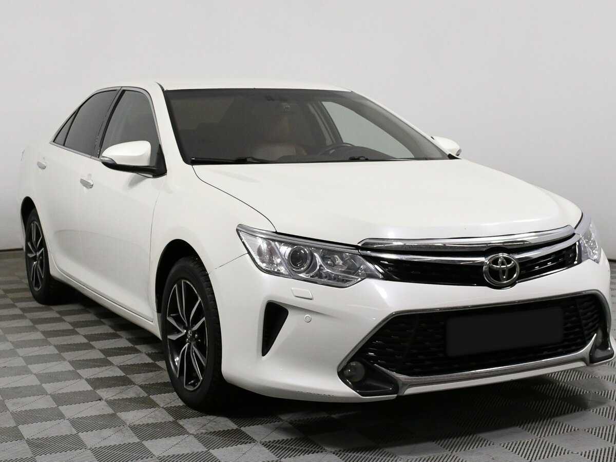 Toyota Camry с пробегом — 2017 год. Фото: #2