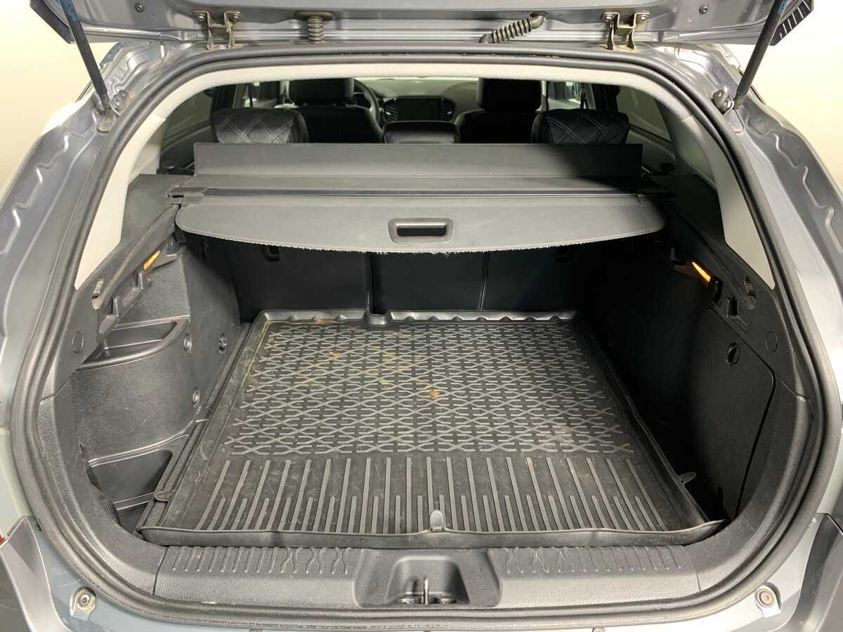 Lada (ВАЗ) Vesta с пробегом — 2018 год. Фото: #19